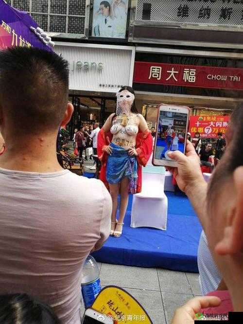 汤芳全裸照片:人体艺术还是低俗?