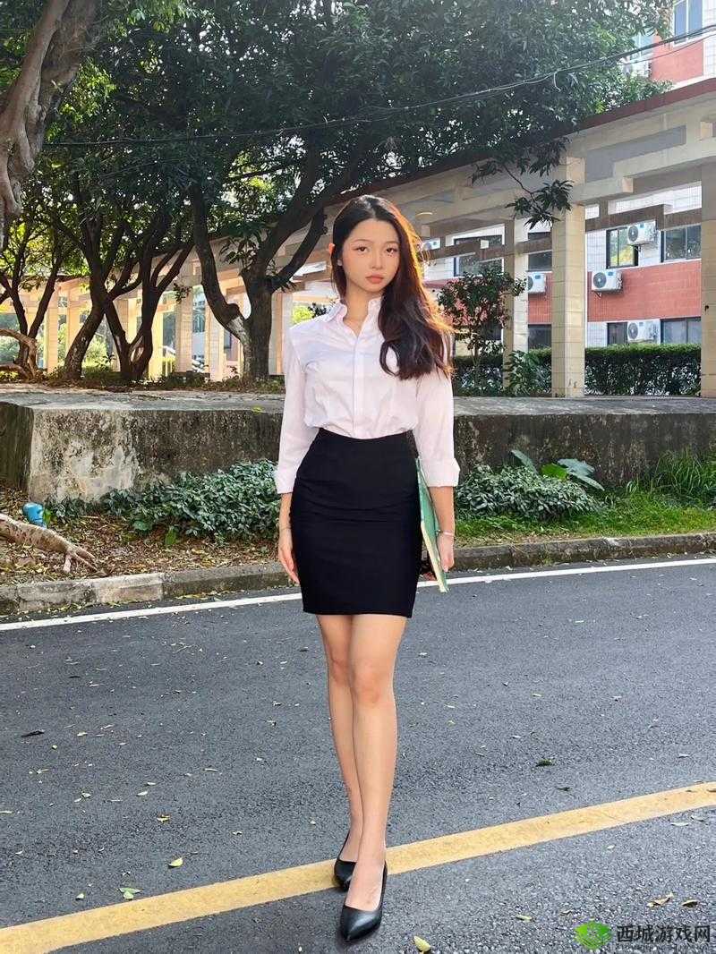 办公室制服少妇秘书的职场魅力与穿搭技巧:如何打造专业与时尚并存的形象?